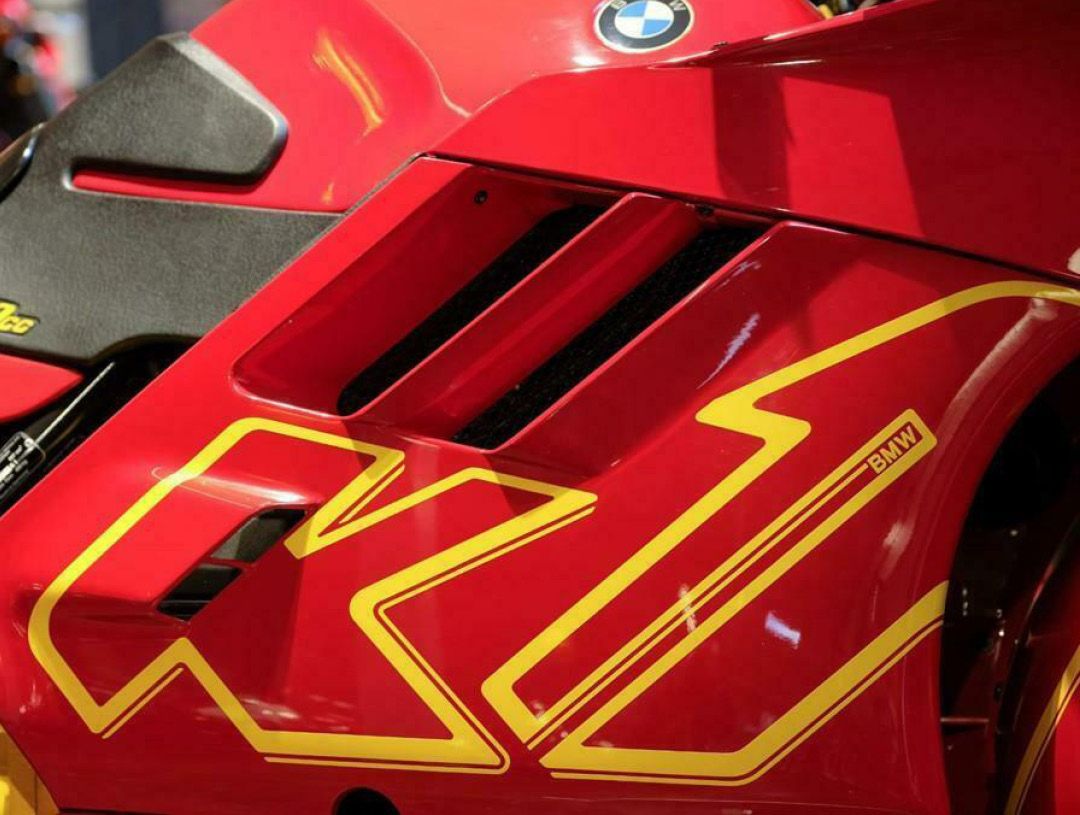 BMW K1 right side fairing detail logo