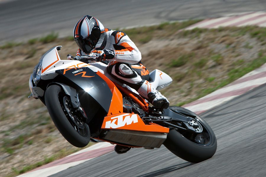 KTM RC8 R wheelie race track