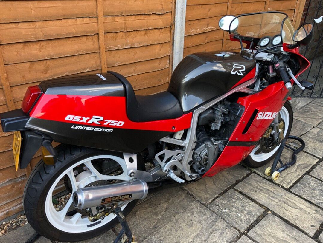 Suzuki GSX-R750R GR71G rear