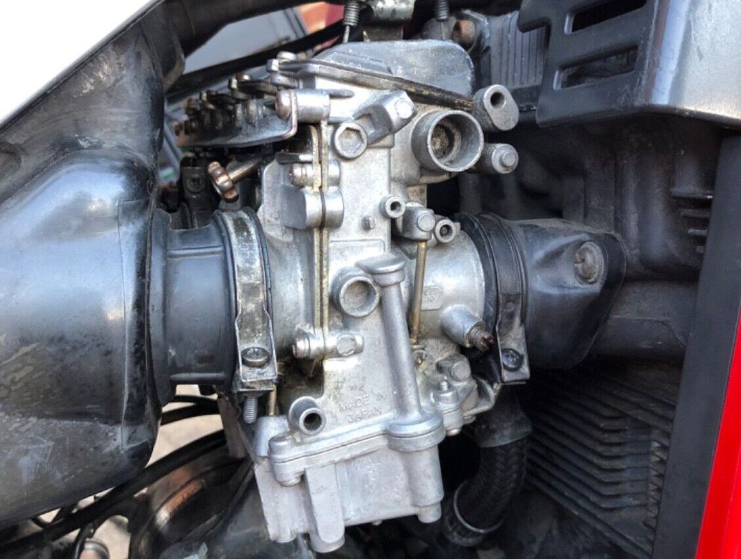 Suzuki GSX-R750R GR71G engine close up
