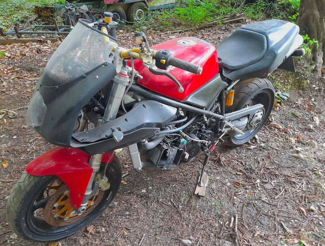 Ducati 916 project bike