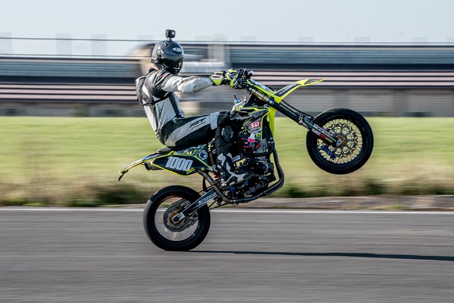 Damo Hirst pulling a wheelie on the suzuki RM-Z1000