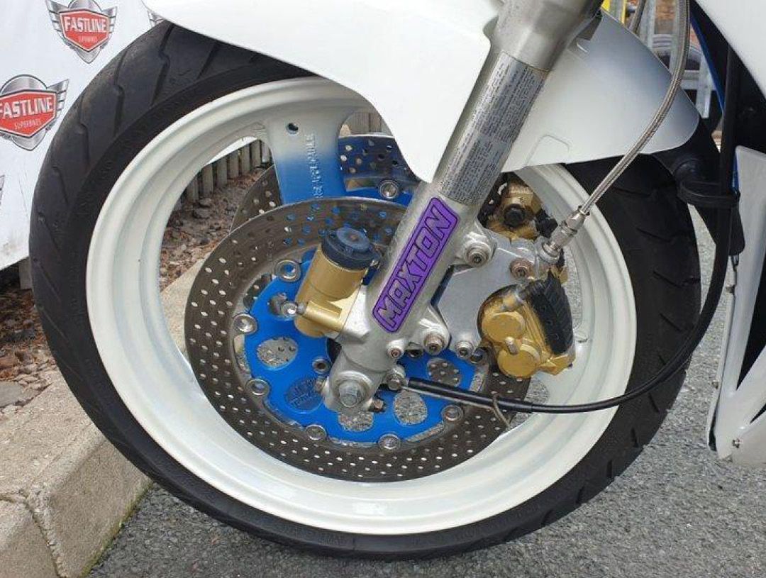 Pepsi Suzuki RG500 forks wheel brakes