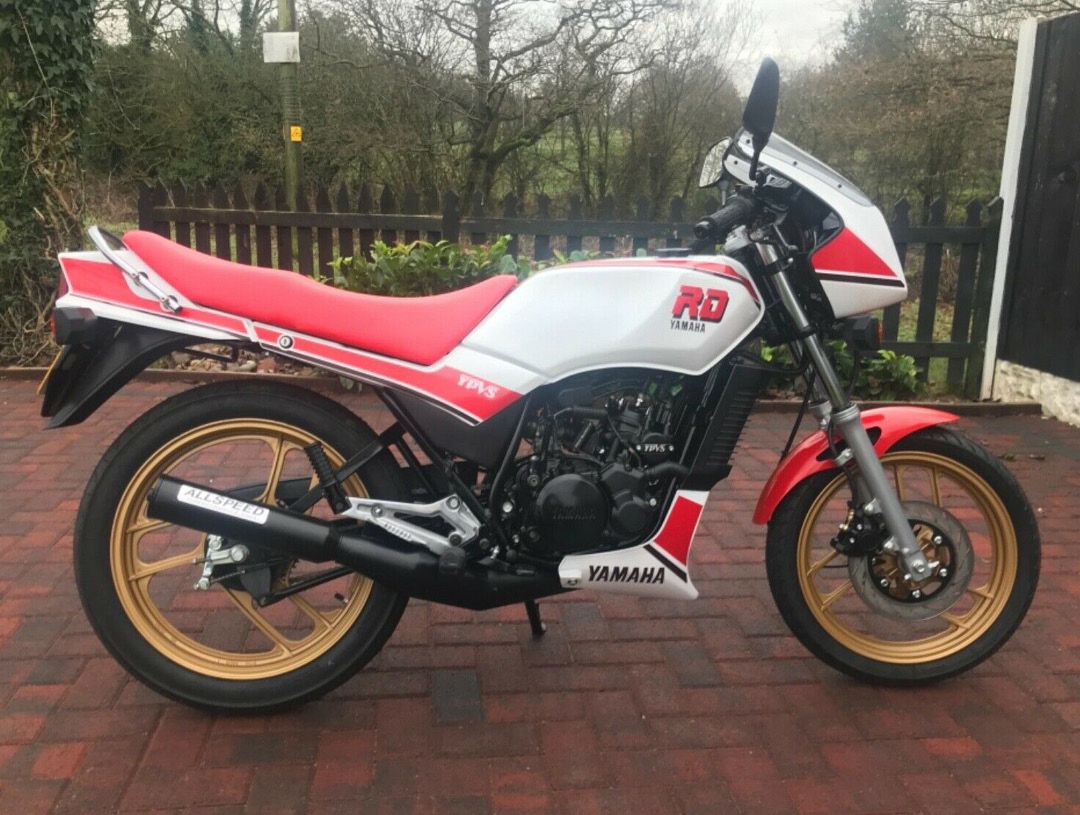 Yamaha RD125LC right side static