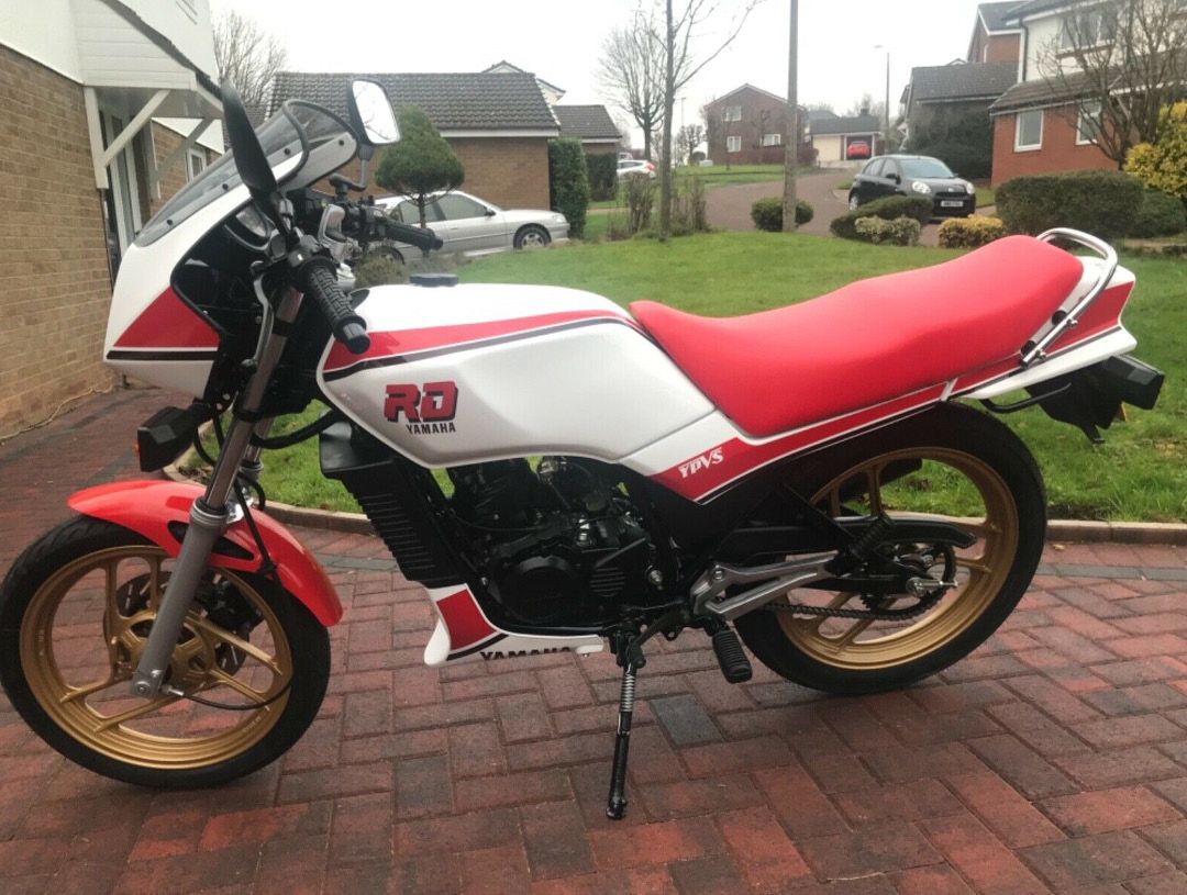 Yamaha RD125LC left side static