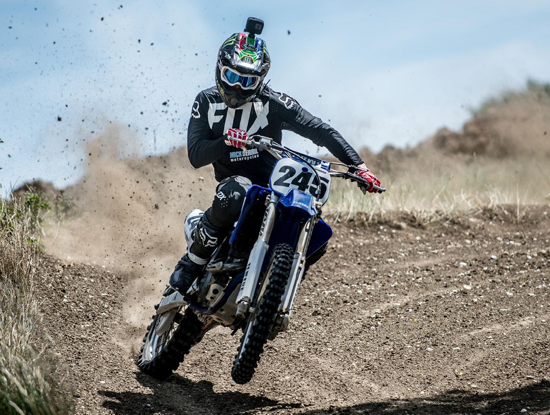 Yamaha YZ400f on track