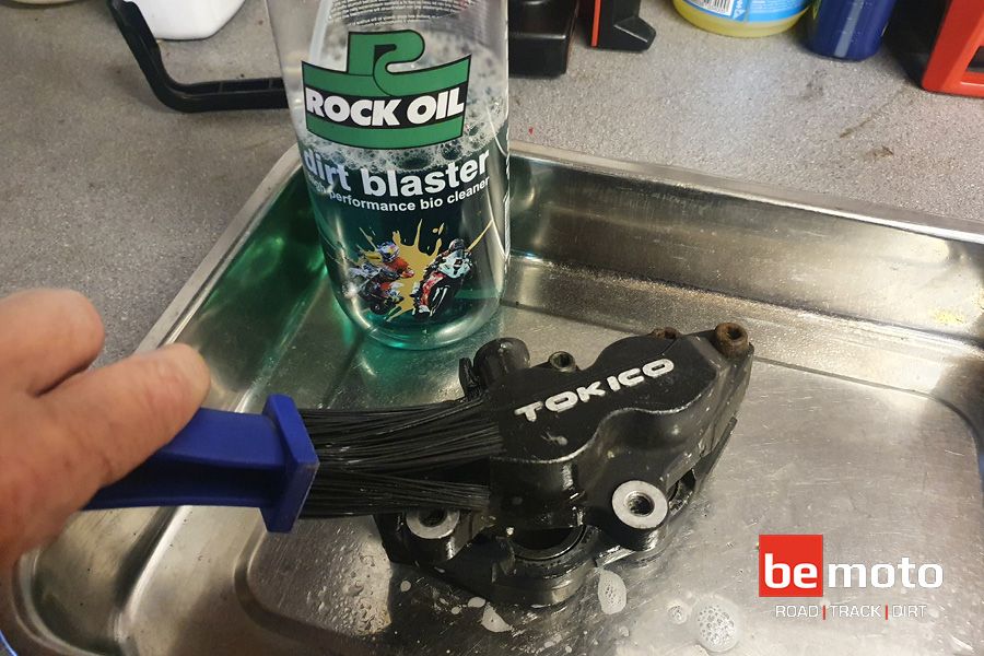 callipers-brush-cleaning-900-600-logo-900x_