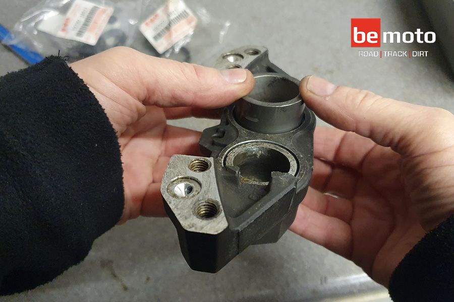 refitting-calliper-piston-900-600-logo-900x_